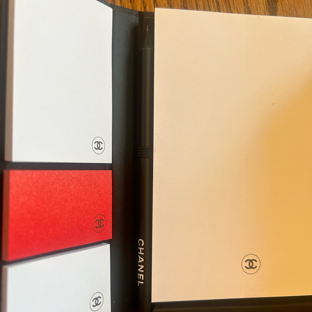 New! CHANEL Sticky Note Set - Picture 9 of 9